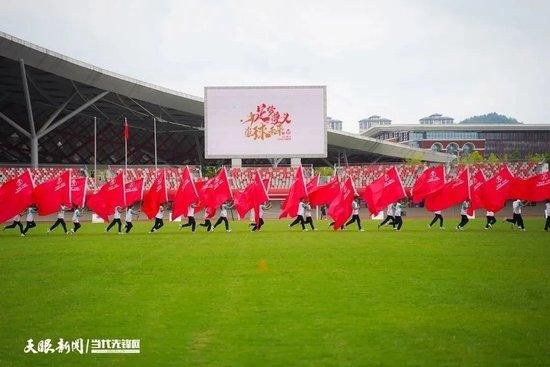 周深此次继《缘起》后与青白姐妹再重逢，他在音乐特辑中表示，《缘起》的情感起伏很大，而《问花》的情感比较内敛，看完电影才更明白内心的情愫和纠葛